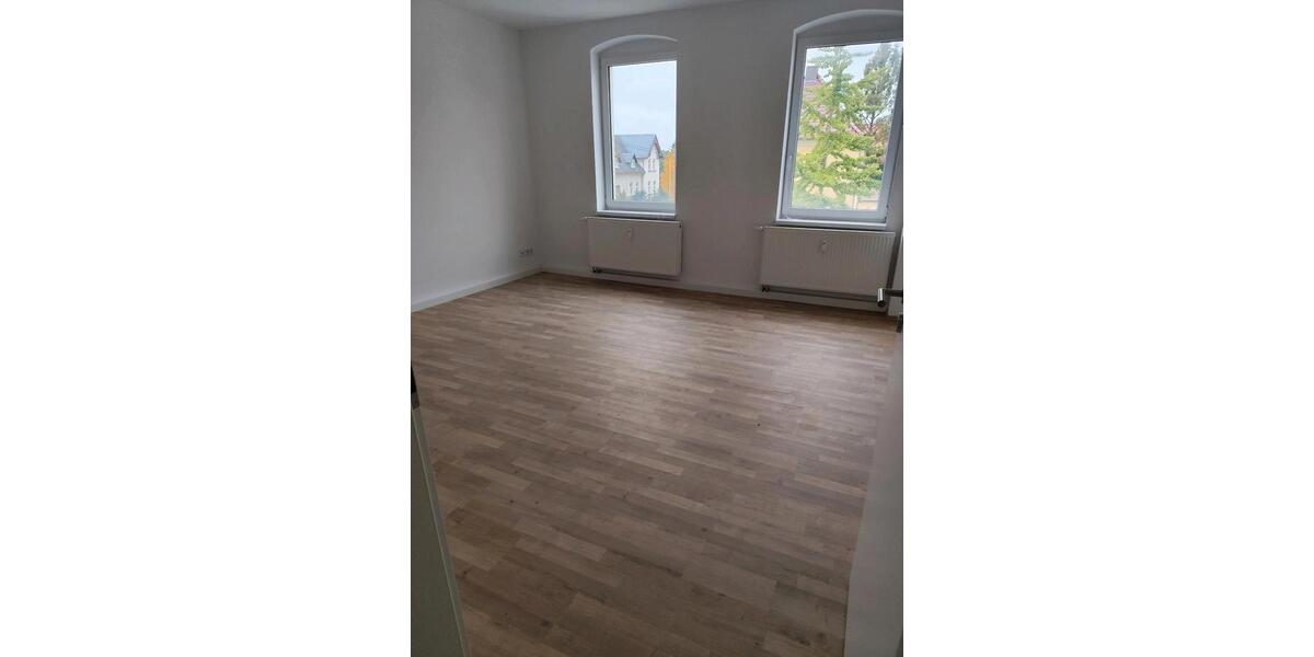 Etagenwohnung Glauchau - 2 Zimmer, 72 m&sup2;, 395&euro; | Angebot:25100565