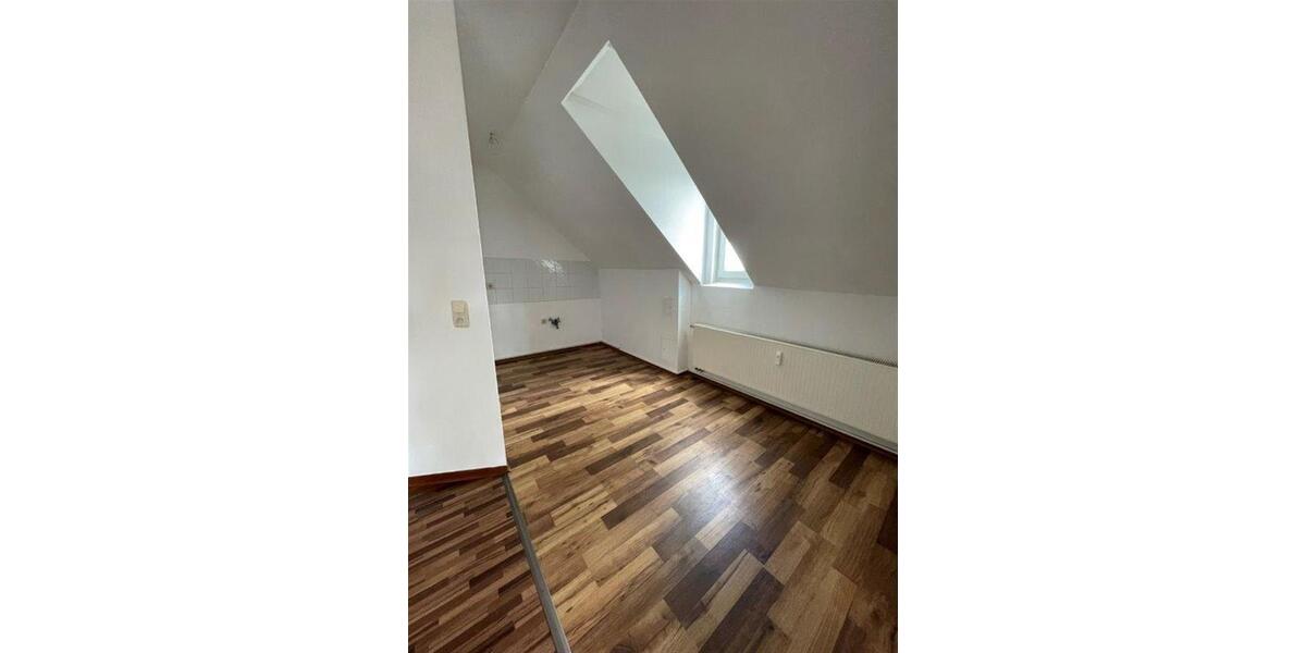 Dachgeschoßwohnung Glauchau - 3 Zimmer, 78 m&sup2;, 428&euro; | Angebot:24746842