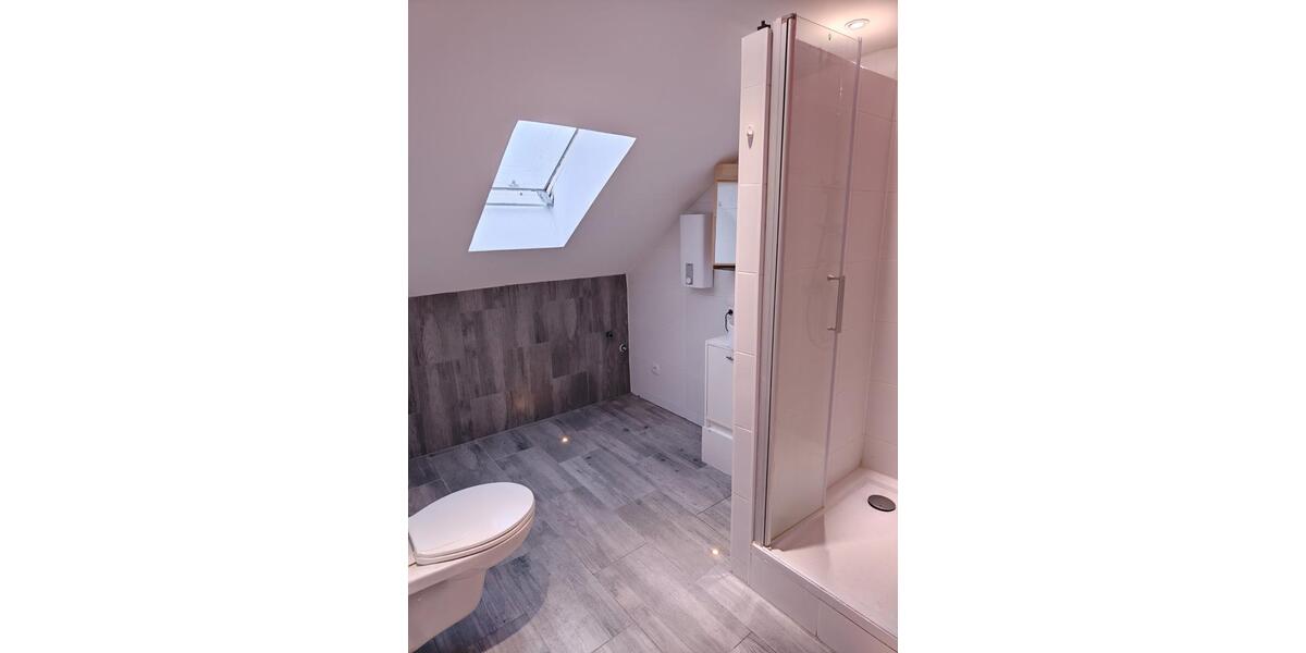 Dachgeschoßwohnung Crimmitschau - 3.5 Zimmer, 65 m&sup2;, 460&euro; | Angebot:25267386