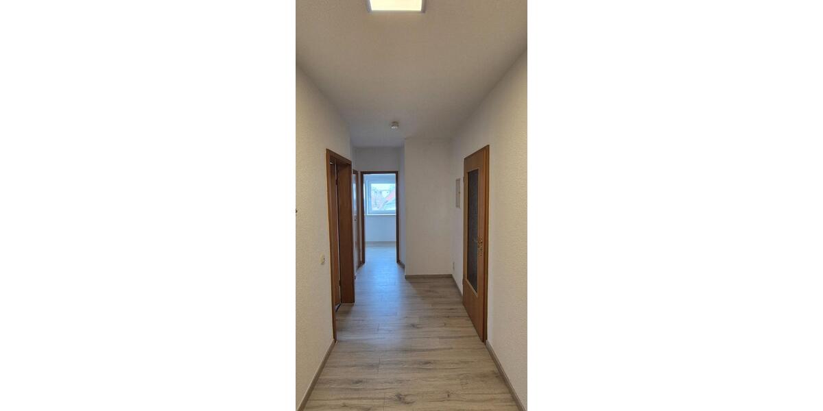 Dachgeschoßwohnung Glauchau - 3 Zimmer, 66 m&sup2;, 360&euro; | Angebot:25852912