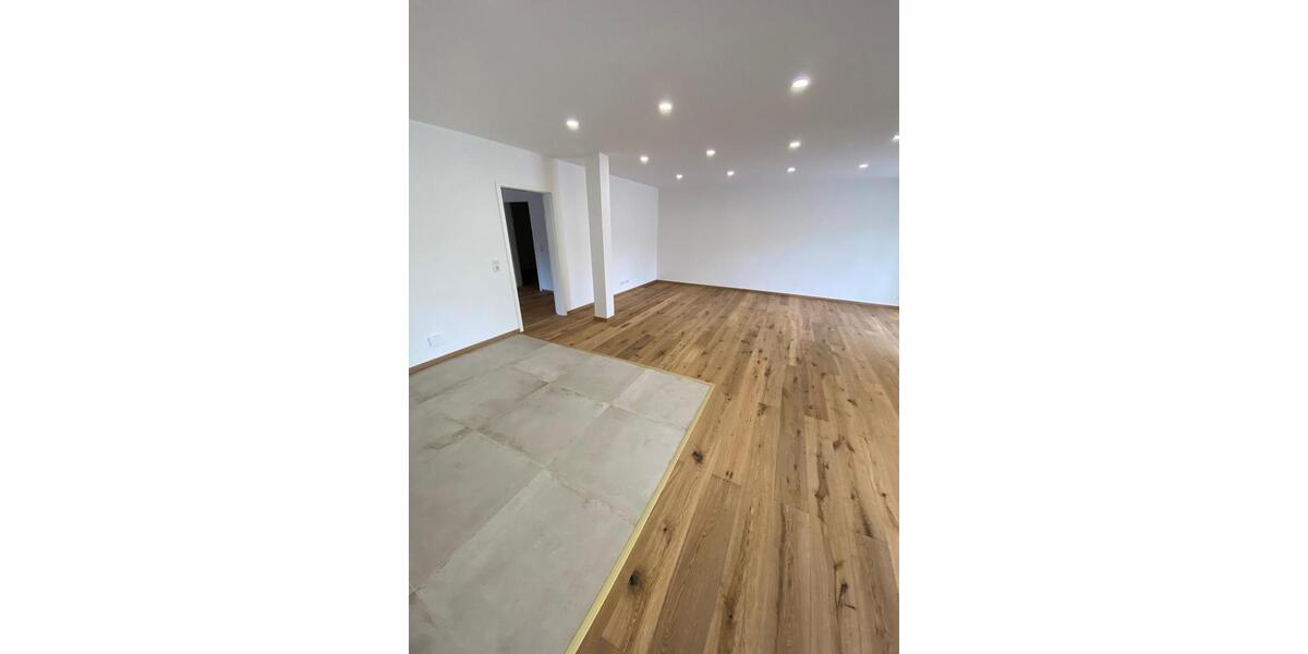 Etagenwohnung Limbach-Oberfrohna Oberfrohna - 3.5 Zimmer, 129 m&sup2;, 990&euro; | Angebot:25833887