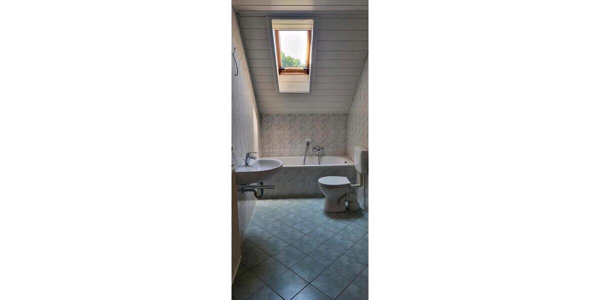 Dachgeschoßwohnung Oelsnitz (Erzgebirge) - 2 Zimmer, 350&euro; | Angebot:22129307