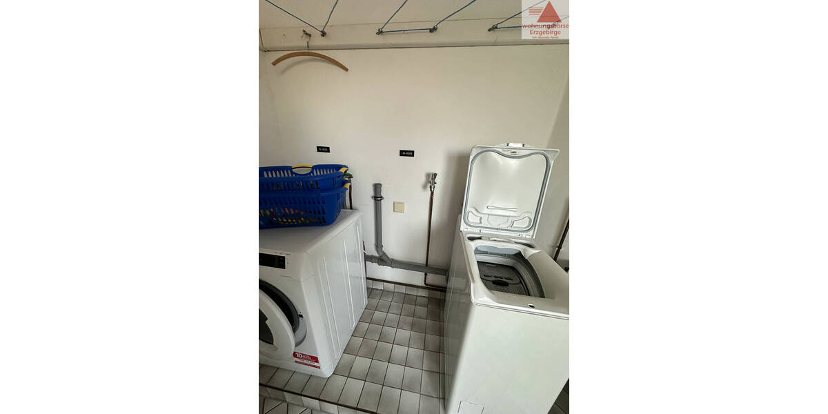 Etagenwohnung Glauchau - 2 Zimmer, 79 m&sup2;, 490&euro; | Angebot:25688144