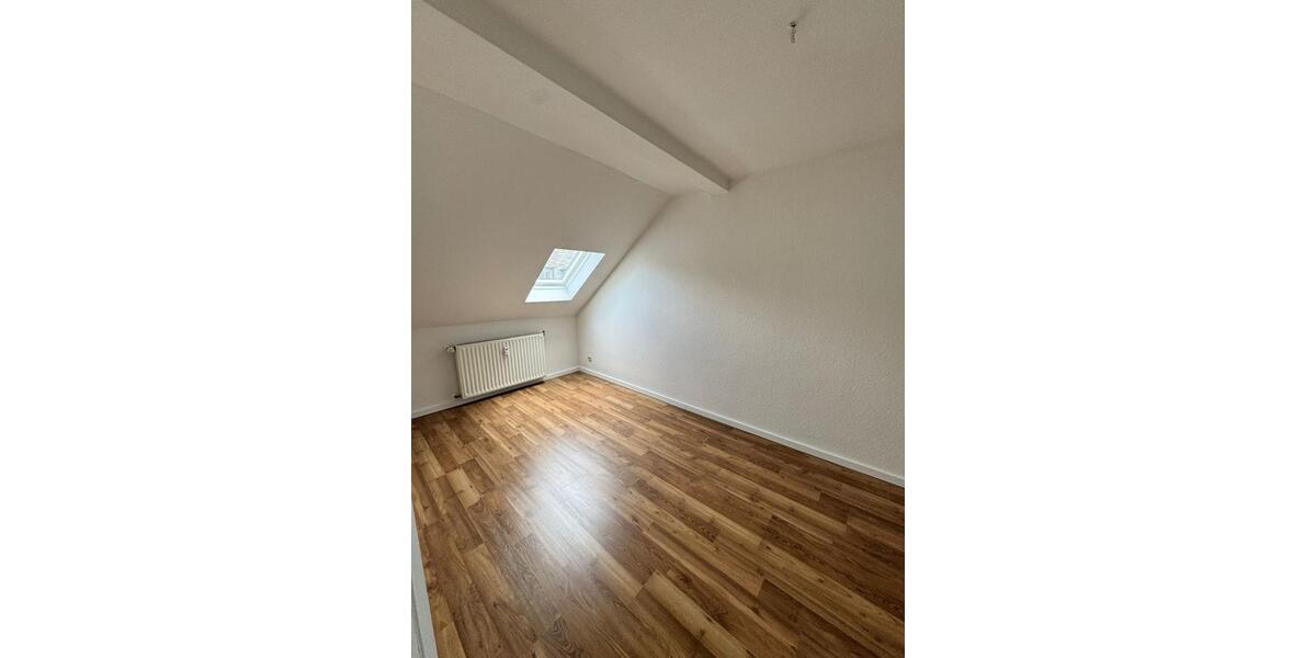 Dachgeschoßwohnung Reichenbach im Vogtland - 2 Zimmer, 58 m&sup2;, 265&euro; | Angebot:25055053