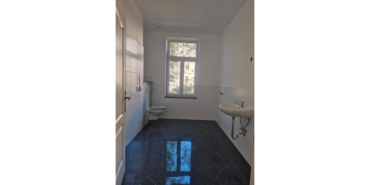 Hochparterre Netzschkau - 4 Zimmer, 97 m&sup2;, 590&euro; | Angebot:25105396