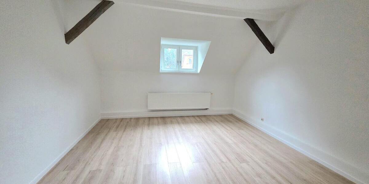 Schicke 3-Zimmer-Dachgeschosswohnung in zentraler Lage von Stollberg! - Dachgeschoßwohnung Stollberg Hoheneck | Angebot:22592704