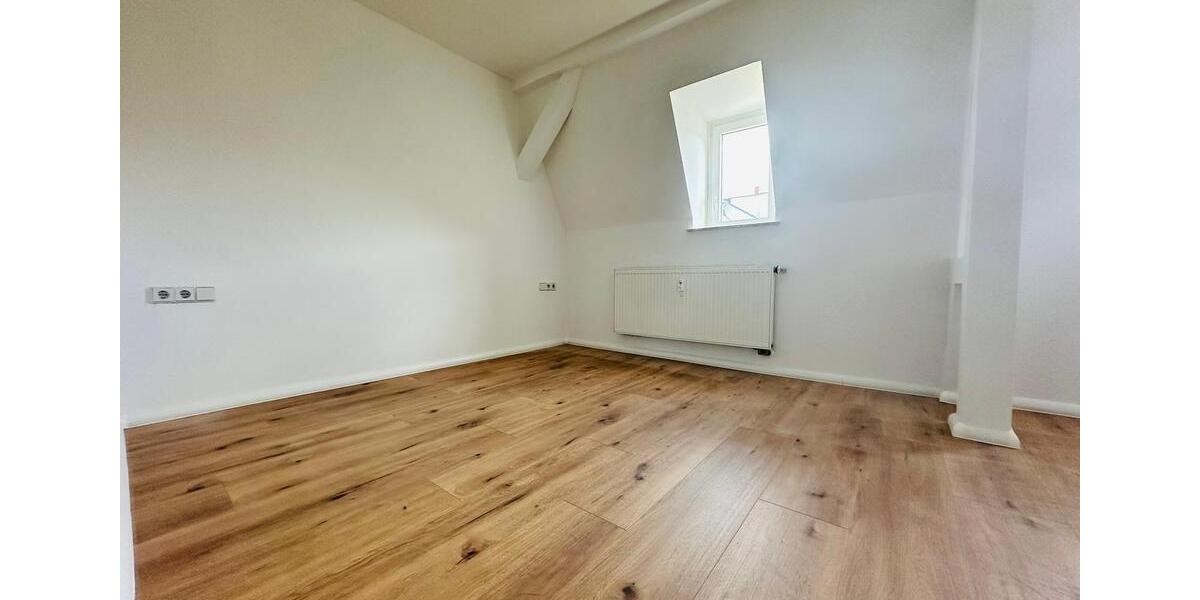 Dachgeschoßwohnung Meerane - 3 Zimmer, 71 m&sup2;, 575&euro; | Angebot:25306550