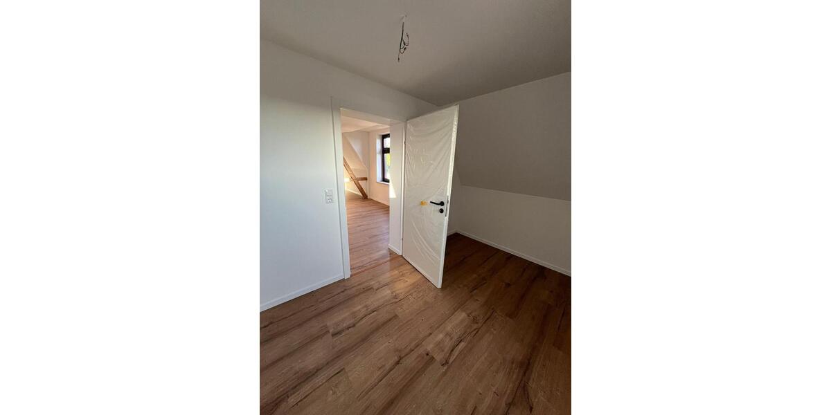 Dachgeschoßwohnung Gößnitz - 3 Zimmer, 130 m&sup2;, 1.220&euro; | Angebot:25923857