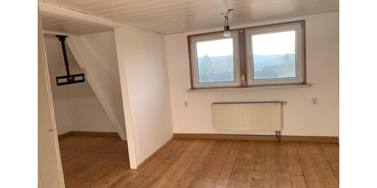 Dachgeschoßwohnung Schwarzenberg/Erzgebirge Erzgebirge - 3 Zimmer, 63 m&sup2;, 330&euro; | Angebot:25270953