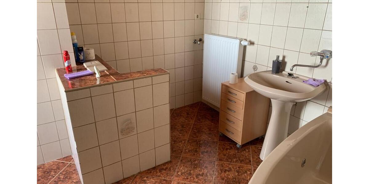 Reihenhaus Werdau - 9 Zimmer, 180 m&sup2;, 95.000&euro; | Angebot:25900449