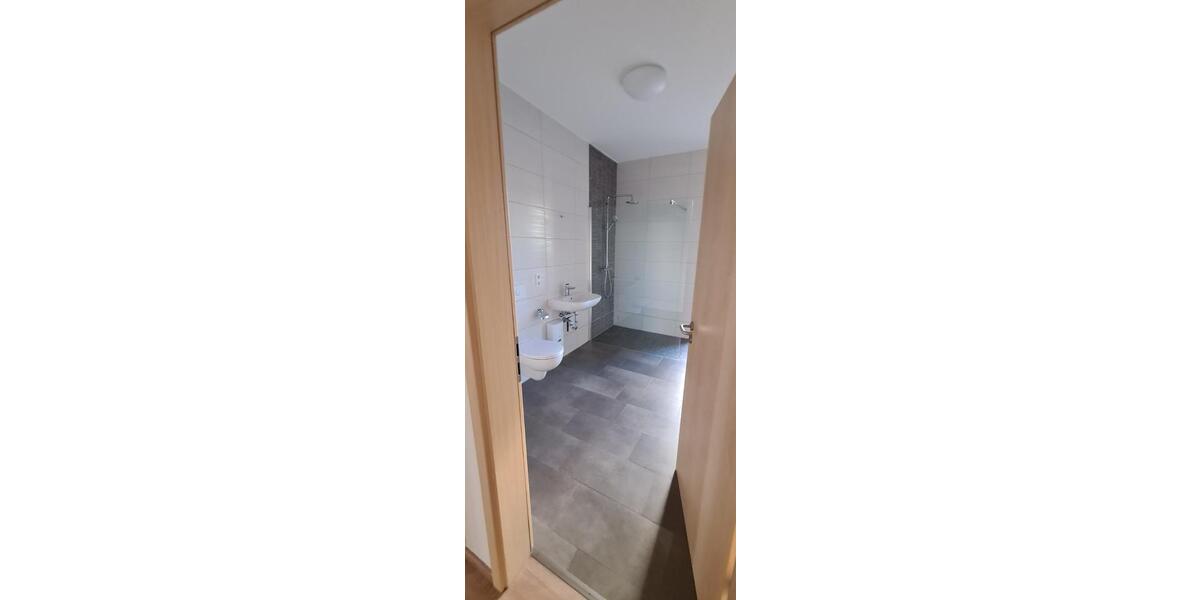 Etagenwohnung Reichenbach im Vogtland - 2 Zimmer, 84 m&sup2;, 484&euro; | Angebot:25375140