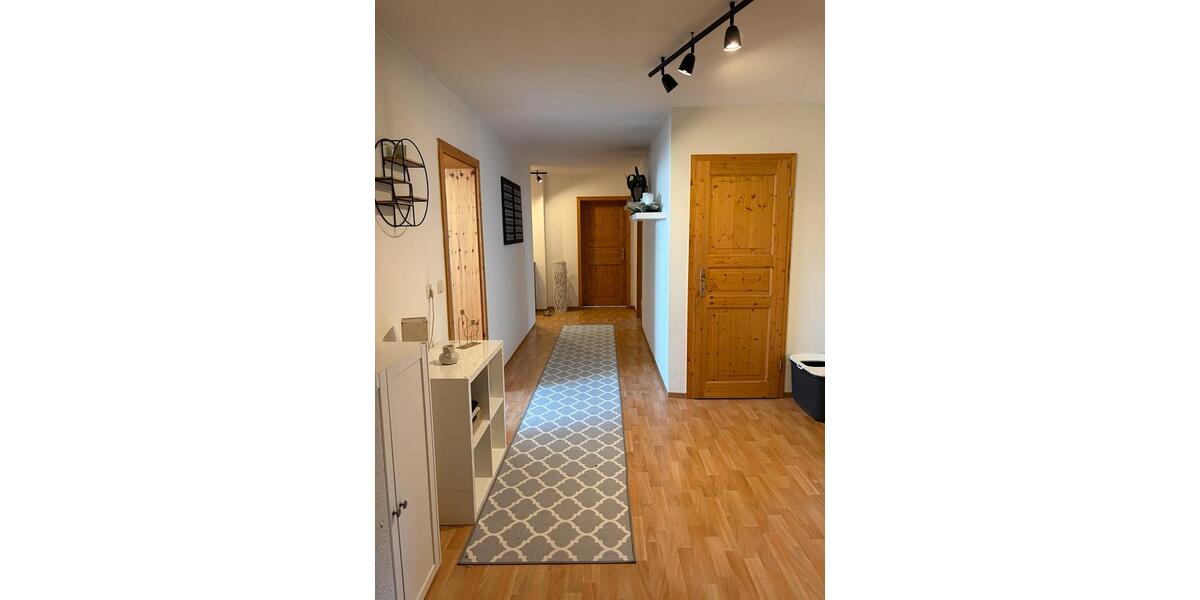 Dachgeschoßwohnung Aue-Bad Schlema Bad Schlema - 5 Zimmer, 150 m&sup2;, 1.200&euro; | Angebot:25601084