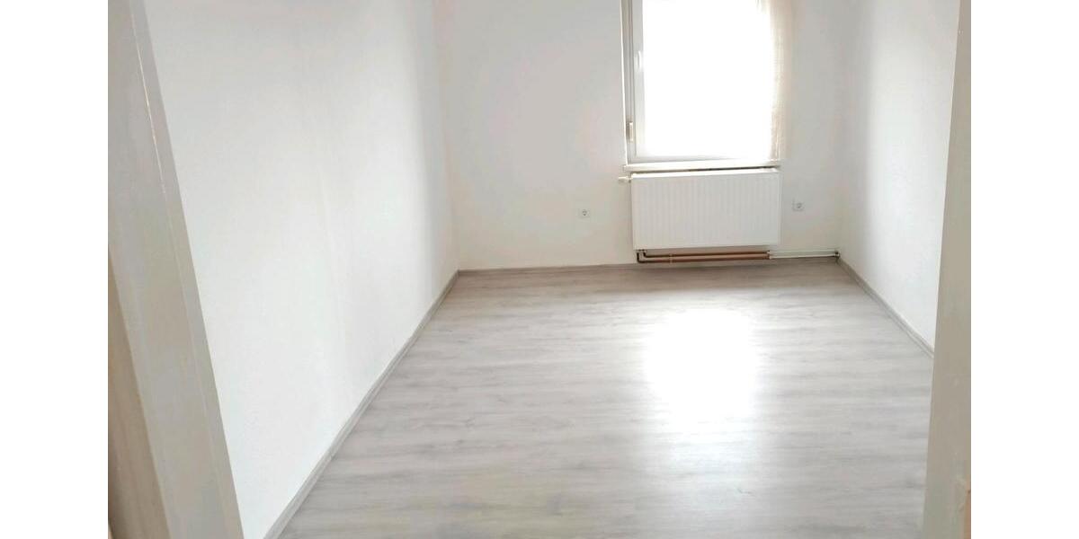 Etagenwohnung Zwickau Neuplanitz - 5 Zimmer, 100 m&sup2;, 650&euro; | Angebot:26293191