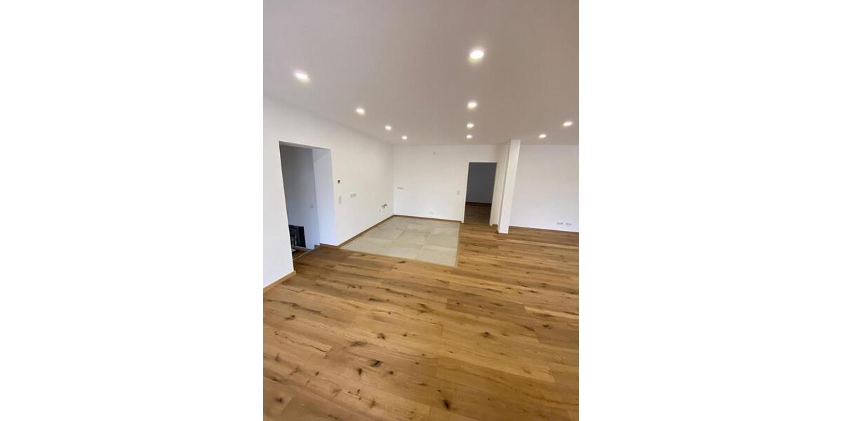 Etagenwohnung Limbach-Oberfrohna Oberfrohna - 3.5 Zimmer, 129 m&sup2;, 990&euro; | Angebot:25833887