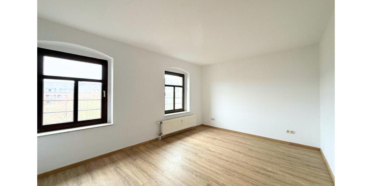 Dachgeschoßwohnung Limbach-Oberfrohna Oberfrohna - 3 Zimmer, 77 m&sup2;, 395&euro; | Angebot:24979442