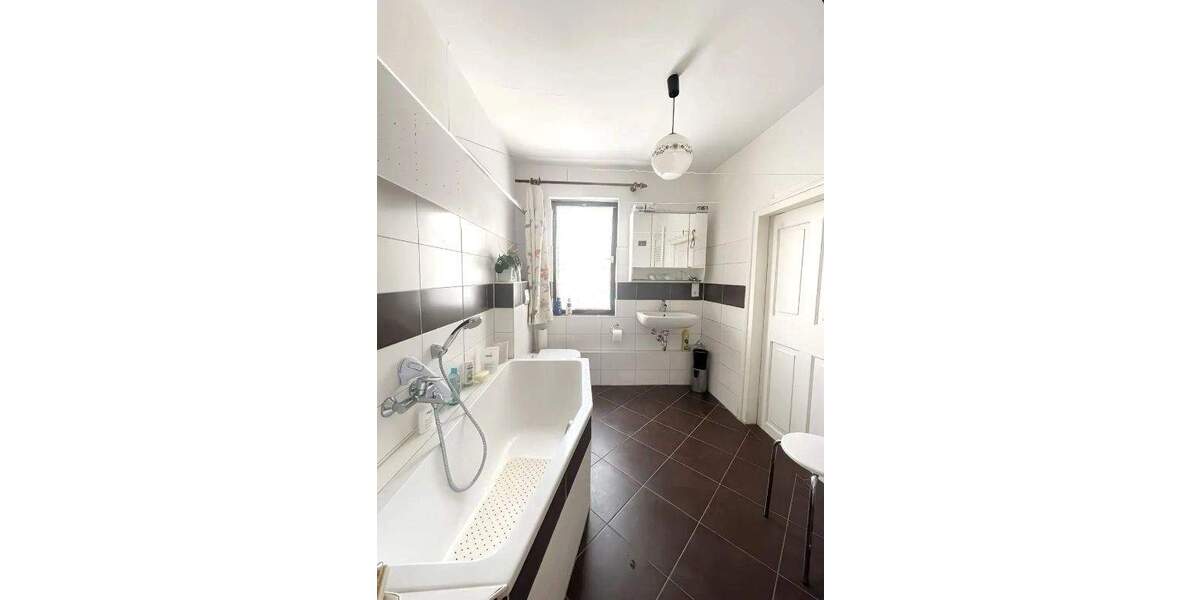 Einfamilienhaus Meerane - 6 Zimmer, 150 m&sup2;, 99.000&euro; | Angebot:25666435