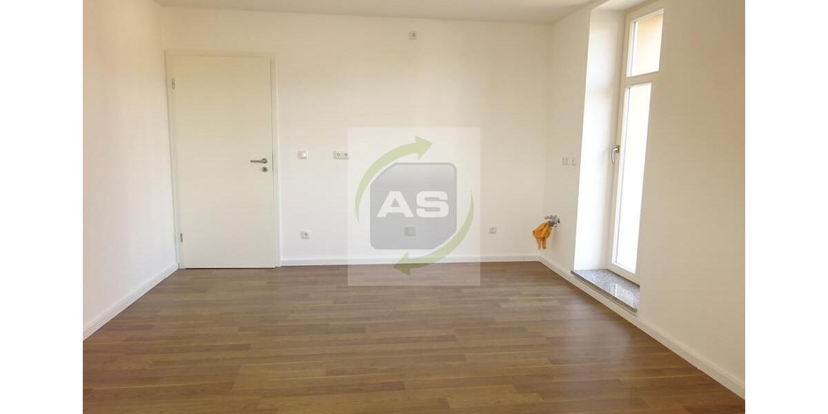 Dachgeschoßwohnung Zwickau - 5 Zimmer, 133 m&sup2;, 950&euro; | Angebot:23792815