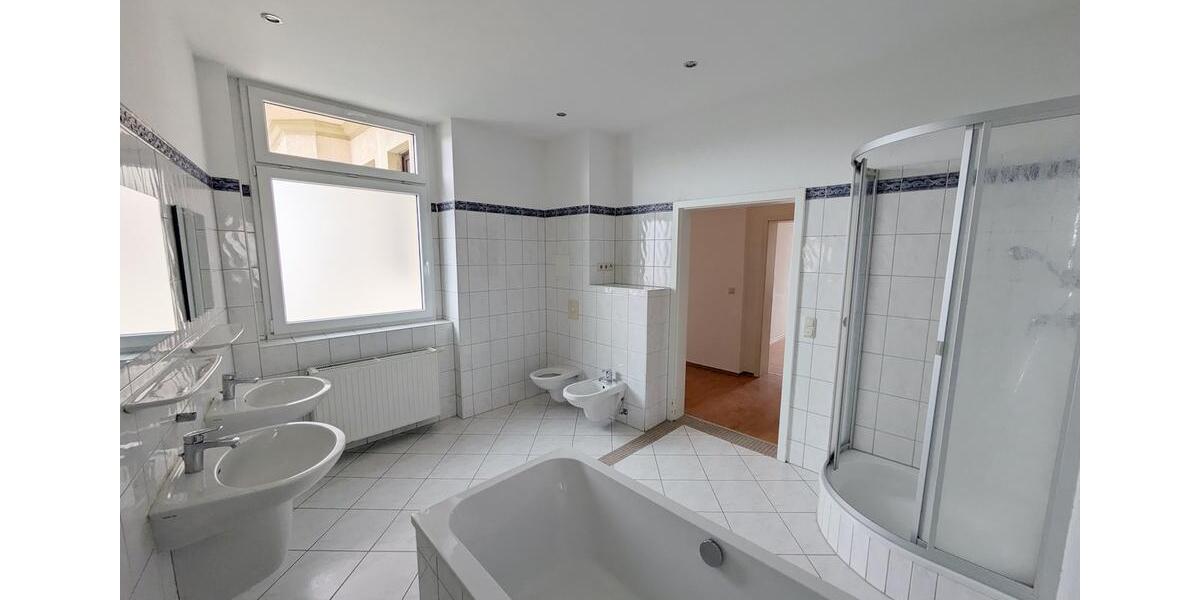 Etagenwohnung Zwickau - 8 Zimmer, 222 m&sup2;, 1.350&euro; | Angebot:25945632