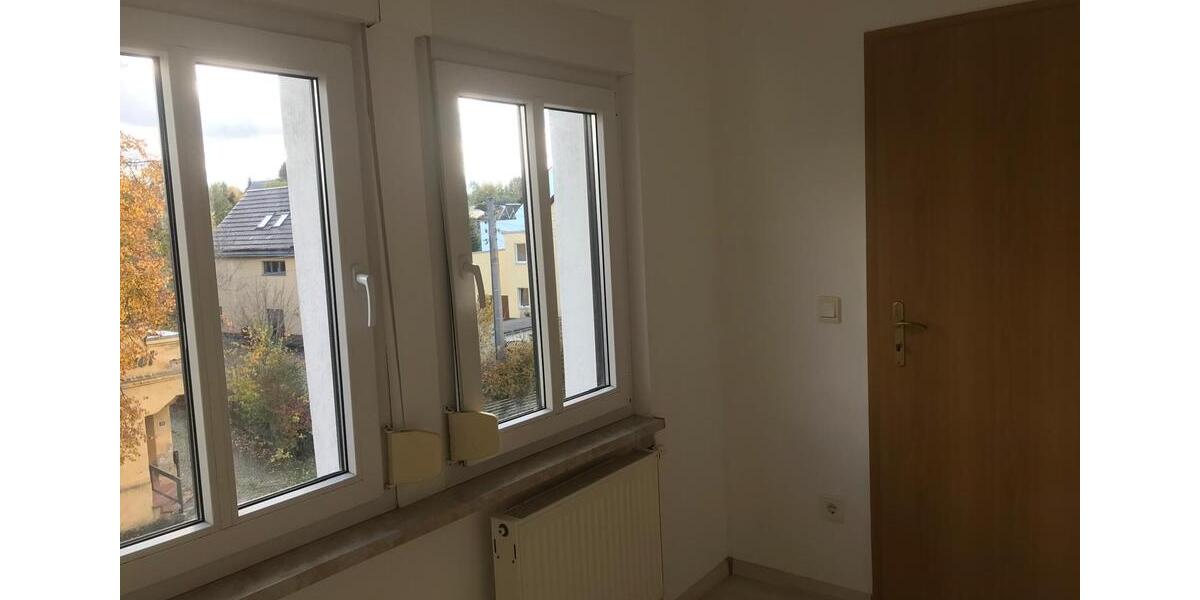 Etagenwohnung Oberlungwitz - 3 Zimmer, 68 m&sup2;, 240&euro; | Angebot:23502076