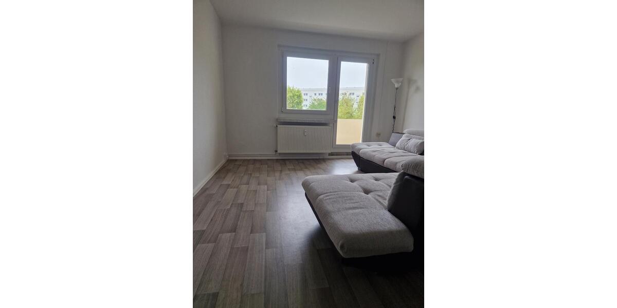 Etagenwohnung Glauchau - 4 Zimmer, 67 m&sup2;, 440&euro; | Angebot:25591473