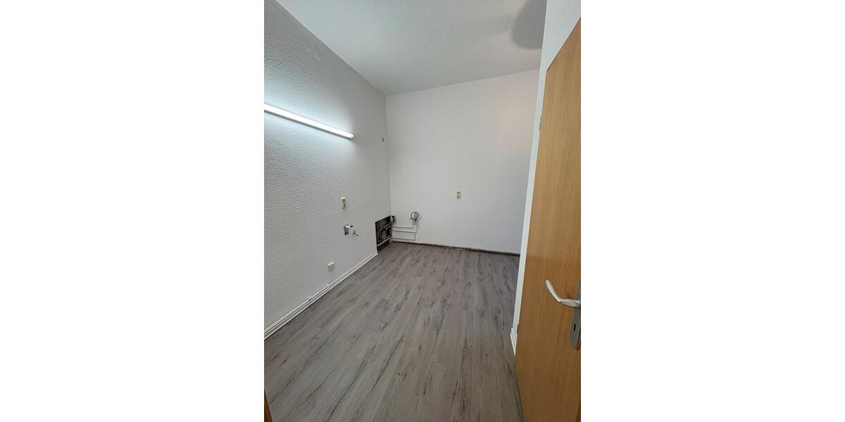Erdgeschoßwohnung Crimmitschau - 3 Zimmer, 67 m&sup2;, 520&euro; | Angebot:25891877