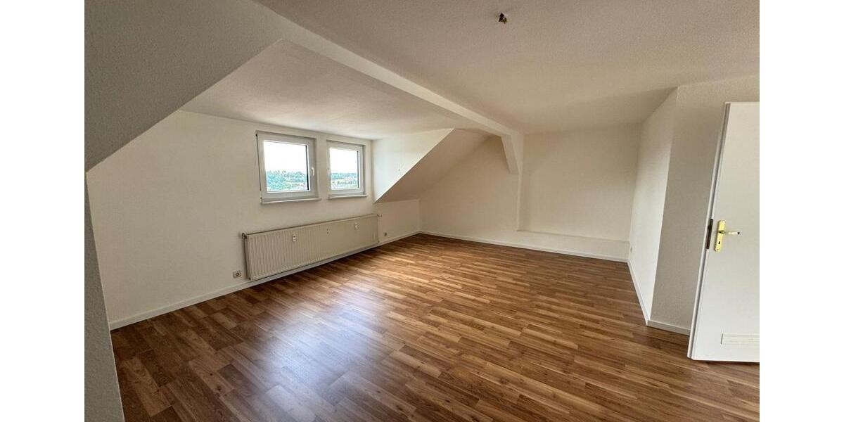 Dachgeschoßwohnung Reichenbach im Vogtland - 2 Zimmer, 58 m&sup2;, 265&euro; | Angebot:25055053