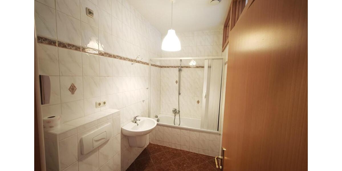 Etagenwohnung Zwickau - 5 Zimmer, 60 m&sup2;, 355&euro; | Angebot:24816087