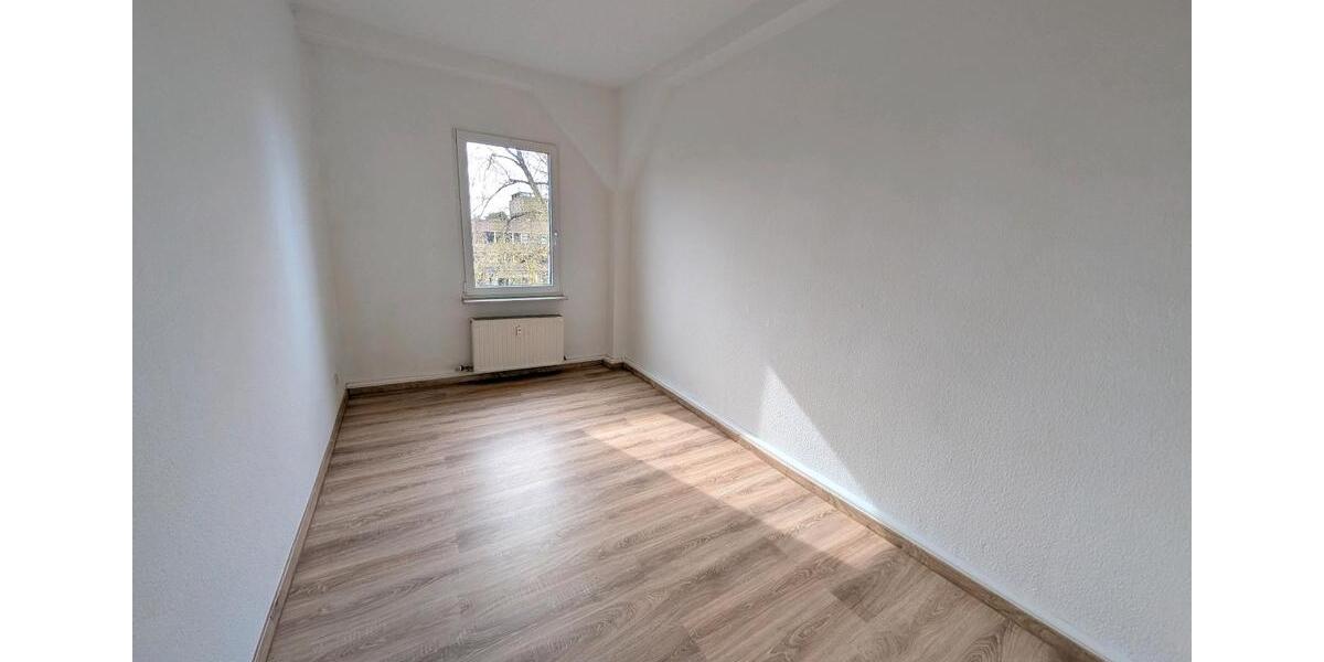 Dachgeschoßwohnung Zwickau - 3 Zimmer, 69 m&sup2;, 430&euro; | Angebot:25893369