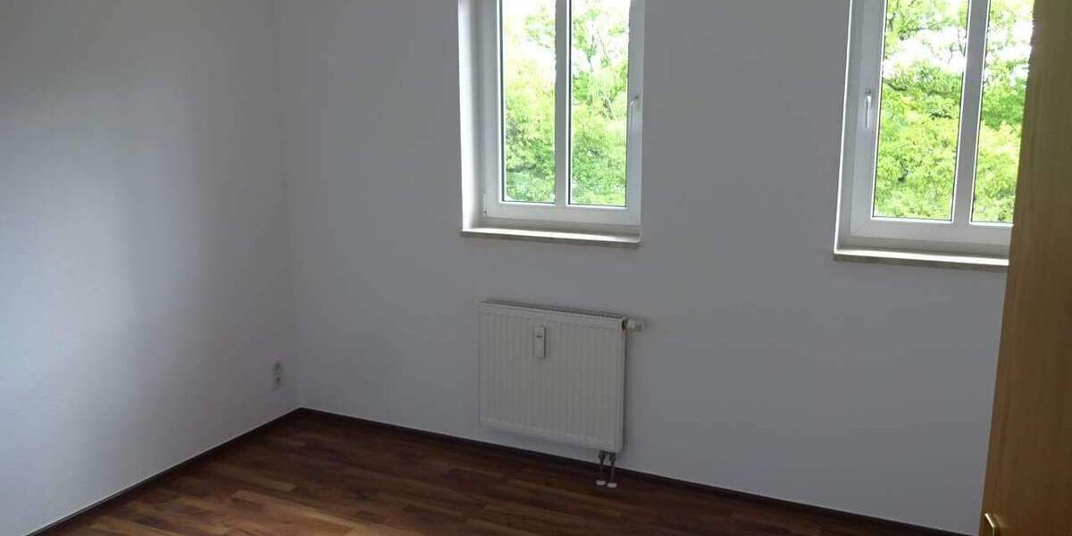 Etagenwohnung Zwickau Innenstadt - 3 Zimmer, 77 m&sup2;, 595&euro; | Angebot:25780742