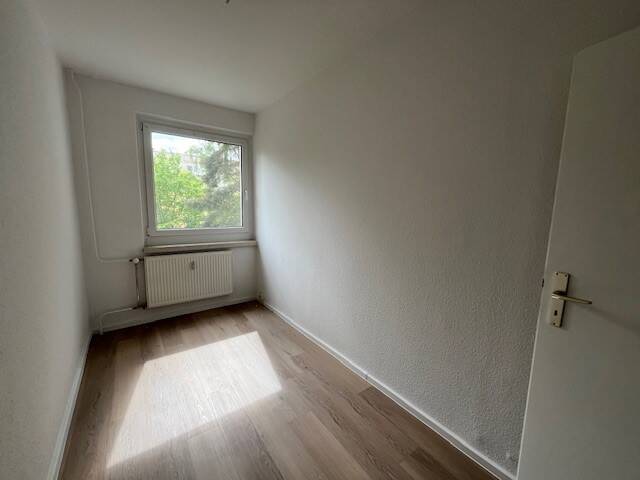 Etagenwohnung Zwickau Neuplanitz - 4 Zimmer, 70 m&sup2;, 400&euro; | Angebot:26673972