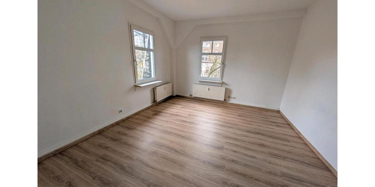 Dachgeschoßwohnung Zwickau - 3 Zimmer, 69 m&sup2;, 430&euro; | Angebot:25893369