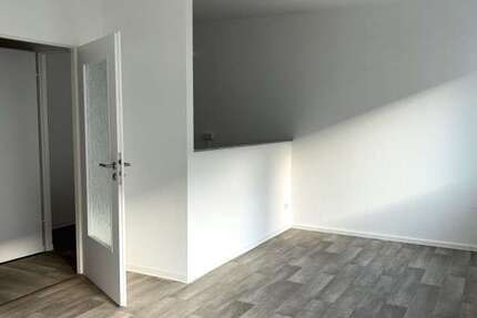 Wohnung Zwickau Neuplanitz - 2 Zimmer, 50 m&sup2;, 330&euro; | Angebot:26030488