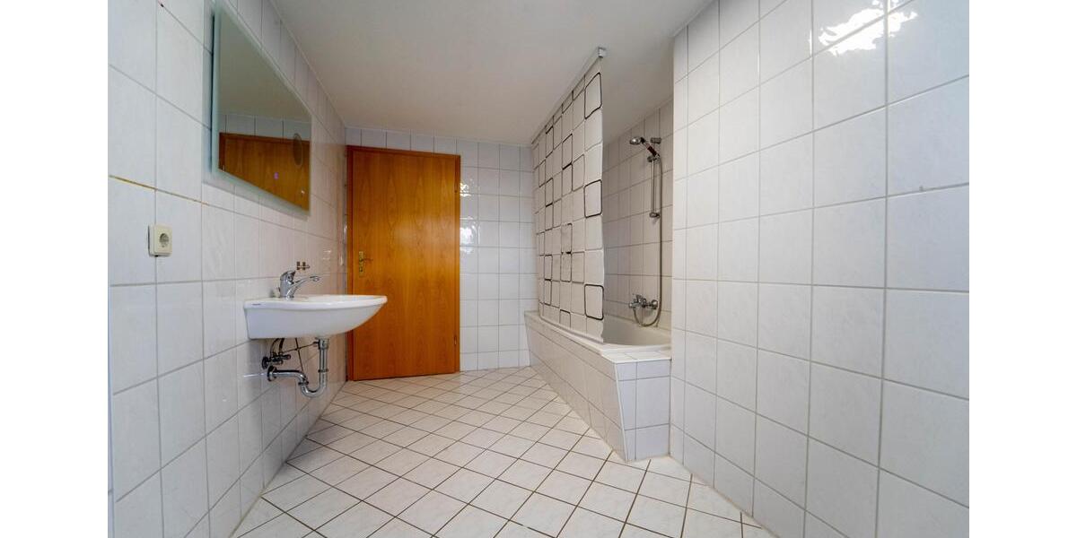 Dachgeschoßwohnung Limbach-Oberfrohna Oberfrohna - 4 Zimmer, 91 m&sup2;, 546&euro; | Angebot:25053007