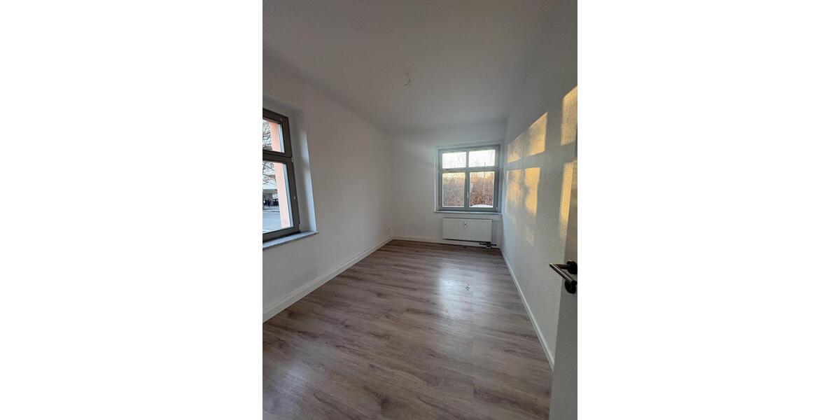 Erdgeschoßwohnung Zwickau - 4 Zimmer, 96 m&sup2;, 671&euro; | Angebot:24570448