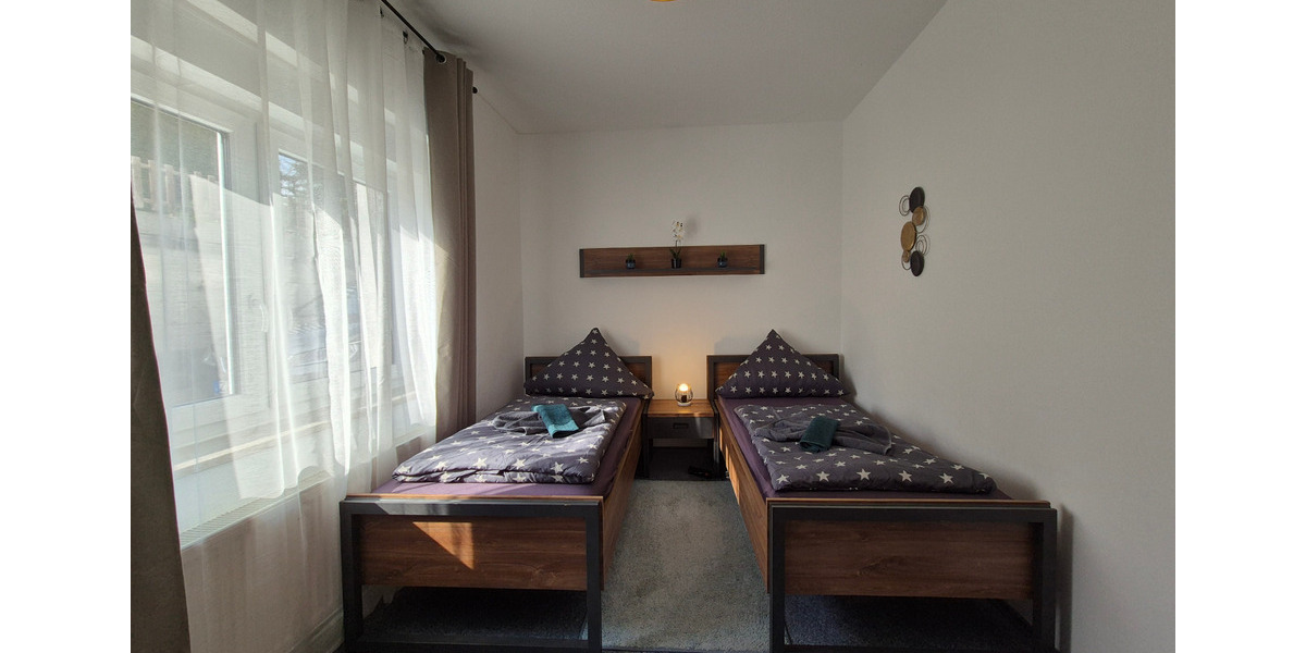 Erdgeschoßwohnung Crimmitschau - 3 Zimmer, 64 m&sup2;, 700&euro; | Angebot:24510395