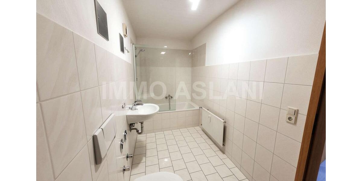 Dachgeschoßwohnung Limbach-Oberfrohna Oberfrohna - 3 Zimmer, 80 m&sup2;, 400&euro; | Angebot:21272256