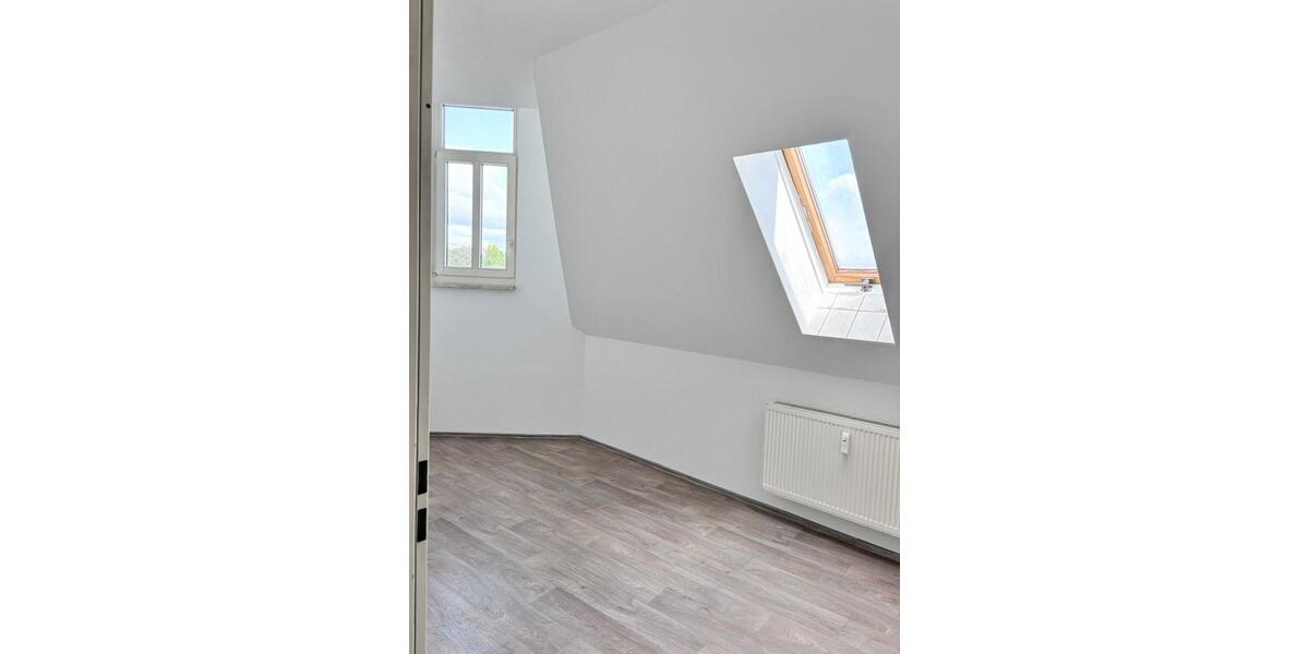 Dachgeschoßwohnung Meerane - 4 Zimmer, 127 m&sup2;, 735&euro; | Angebot:25749736