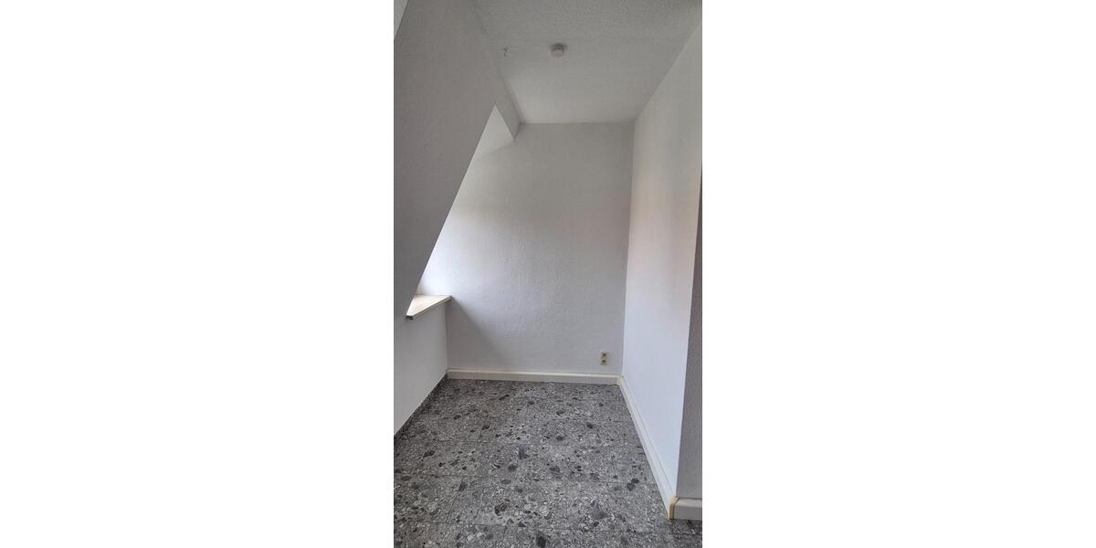 Dachgeschoßwohnung Glauchau - 3 Zimmer, 66 m&sup2;, 360&euro; | Angebot:25852912