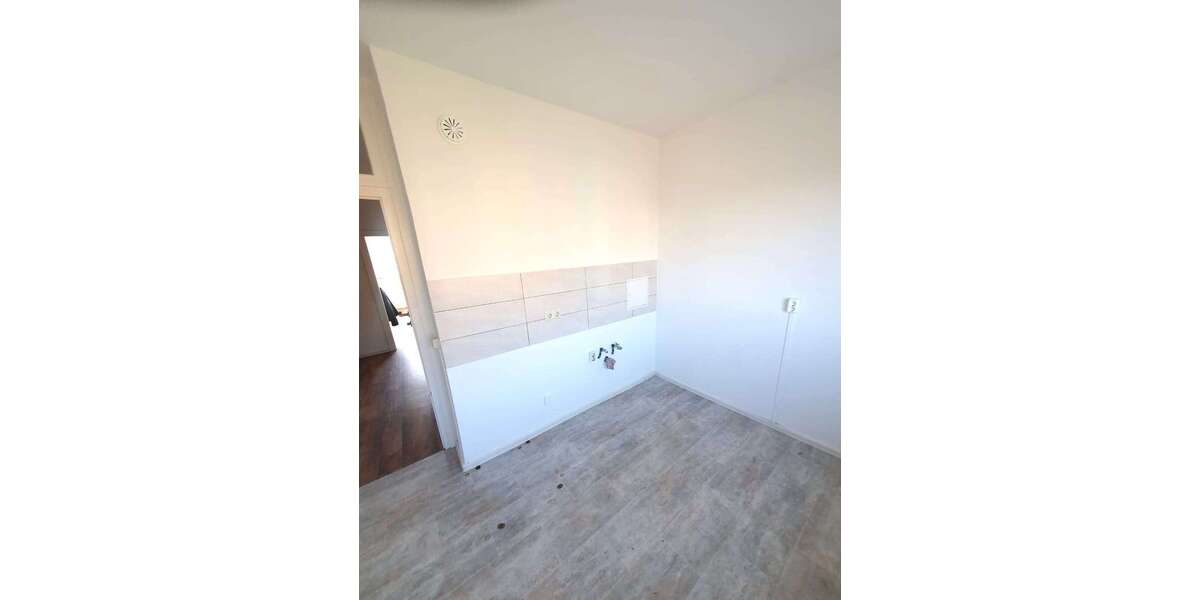 Gemütliche 2-Zimmer-Wohnung im 4. Obergeschoss mit Balkon und Badewanne - Appartement Schmölln | Angebot:25897911
