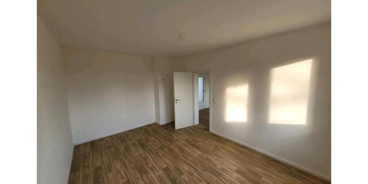 Etagenwohnung Crimmitschau - 2 Zimmer, 50 m&sup2;, 440&euro; | Angebot:25305399