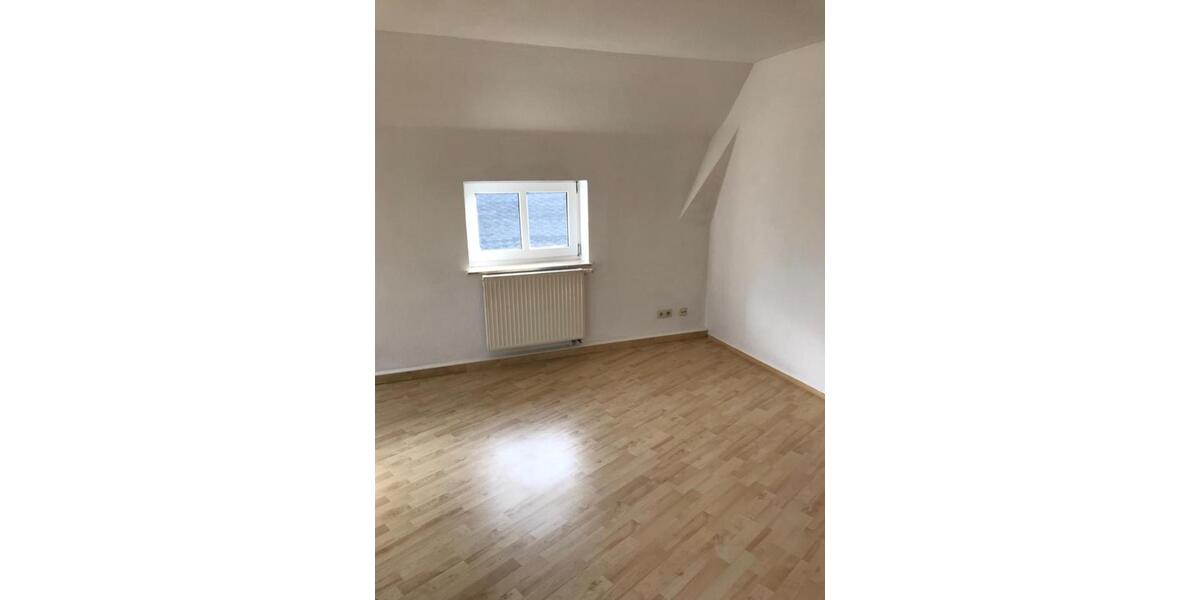Etagenwohnung Ellefeld - 3 Zimmer, 80 m&sup2;, 375&euro; | Angebot:24980591