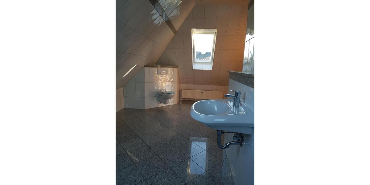 Dachgeschoßwohnung Hohenstein-Ernstthal Ernstthal - 3 Zimmer, 85 m&sup2;, 640&euro; | Angebot:25255010