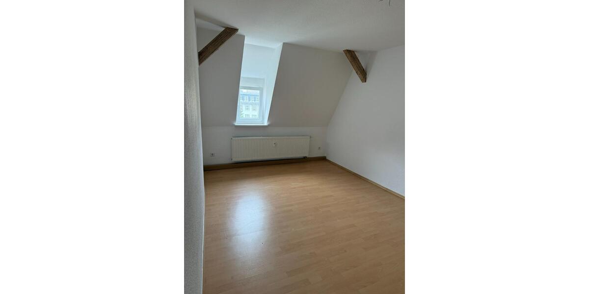 Dachgeschoßwohnung Limbach-Oberfrohna Oberfrohna - 4 Zimmer, 80 m&sup2;, 400&euro; | Angebot:25868353