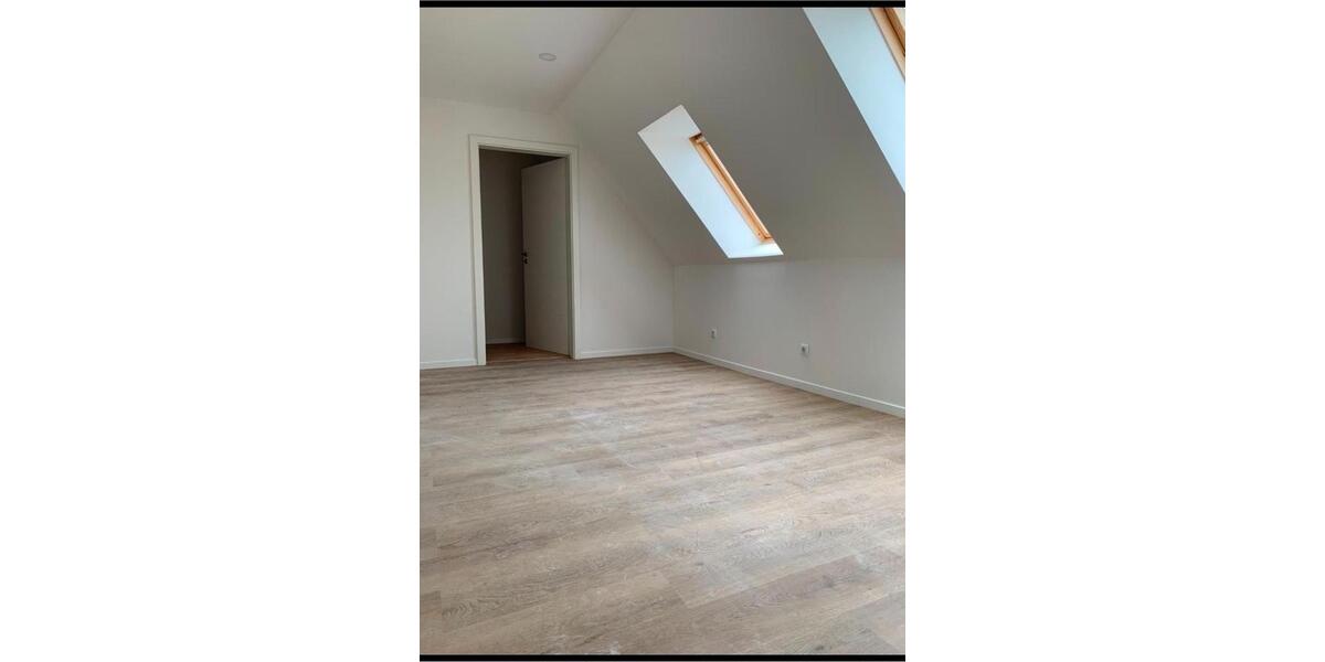 Dachgeschoßwohnung Hohenstein-Ernstthal Ernstthal - 4 Zimmer, 83 m&sup2;, 39.000&euro; | Angebot:26286121