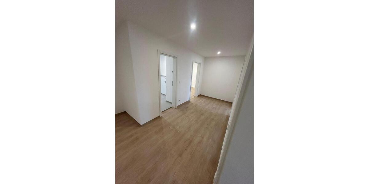 Dachgeschoßwohnung Meerane - 3 Zimmer, 84 m&sup2;, 600&euro; | Angebot:26664457