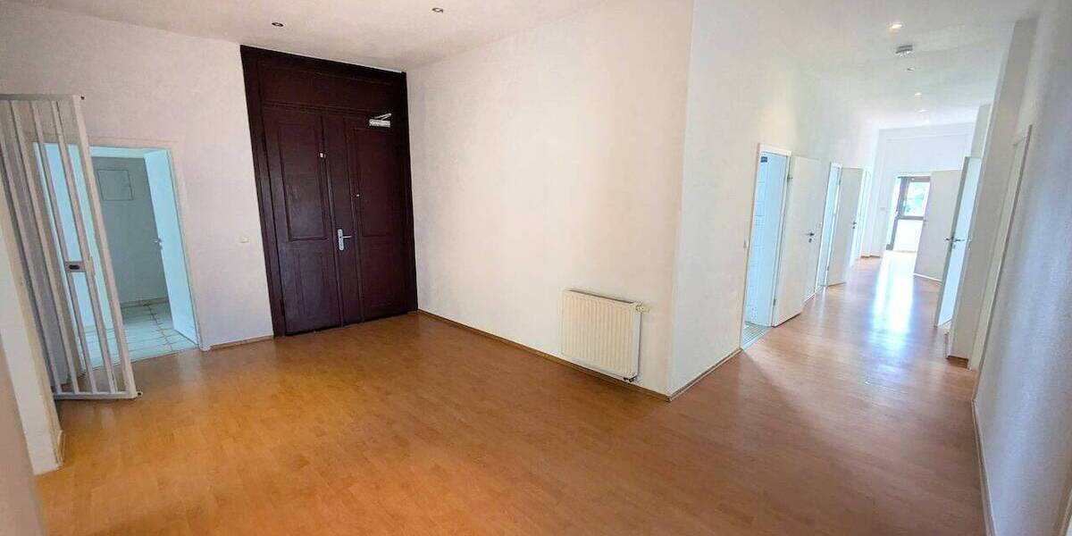 Gewerbeobjekt Zwickau Bahnhofsvorstadt - 8 Zimmer, 222 m&sup2;, 1.350&euro; | Angebot:25958328