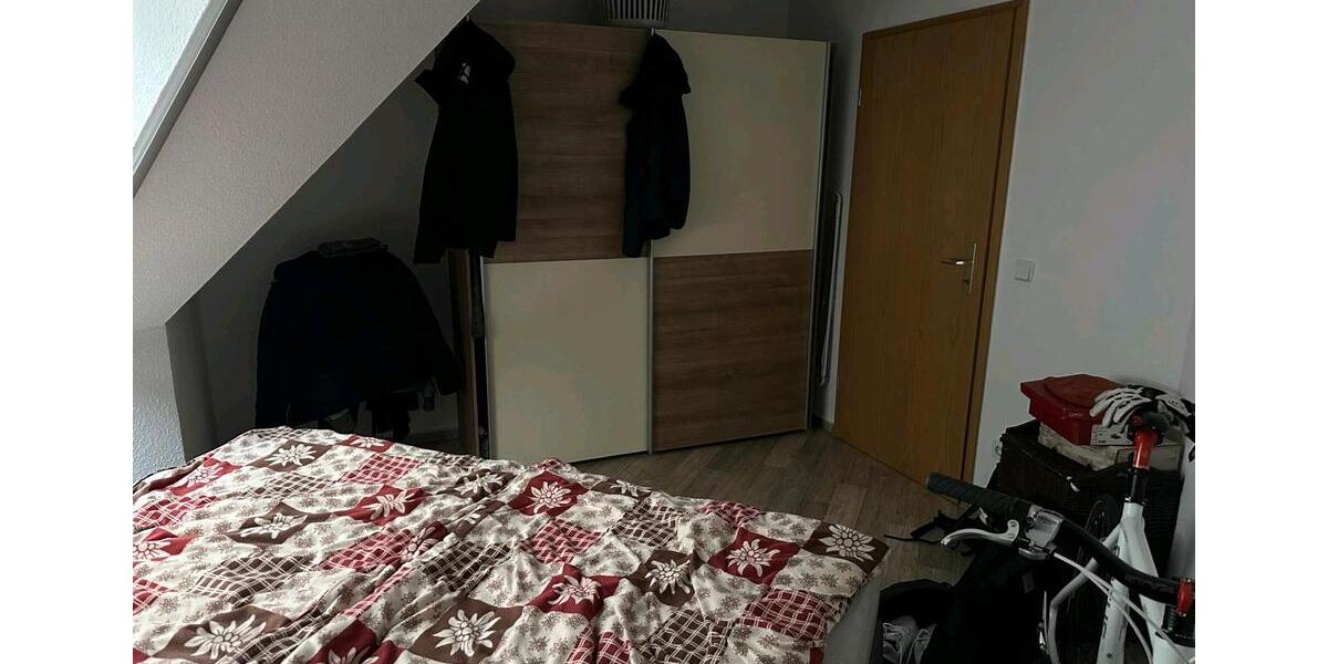 Dachgeschoßwohnung Werdau - 2 Zimmer, 51 m&sup2;, 330&euro; | Angebot:25756456