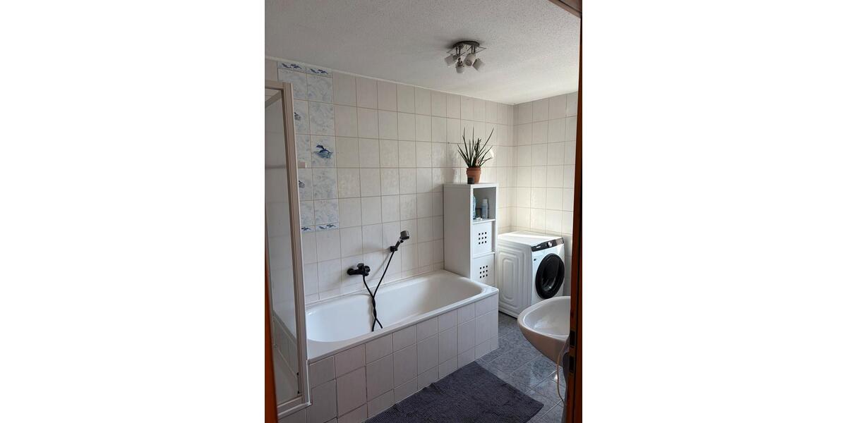 Dachgeschoßwohnung Aue-Bad Schlema Bad Schlema - 5 Zimmer, 150 m&sup2;, 1.200&euro; | Angebot:25601084