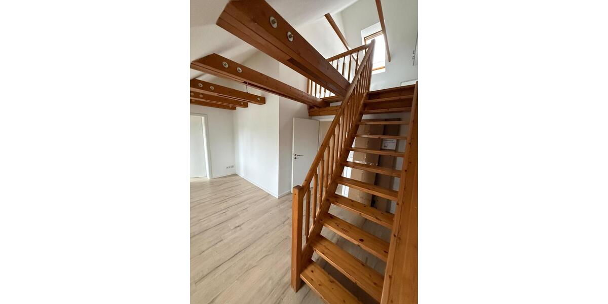 Dachgeschoßwohnung Lichtenstein (Sachsen) - 3.5 Zimmer, 76 m&sup2;, 460&euro; | Angebot:25902789