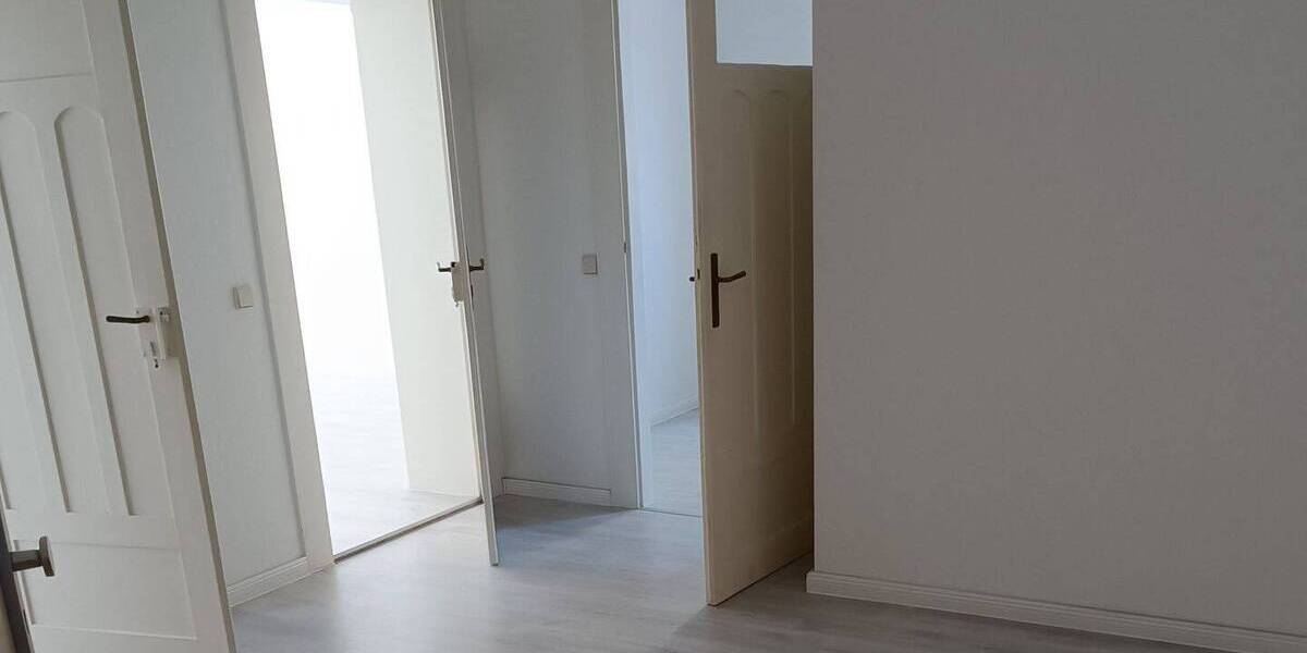 Etagenwohnung Zwickau Pölbitz - 2 Zimmer, 77 m&sup2;, 460&euro; | Angebot:26501411